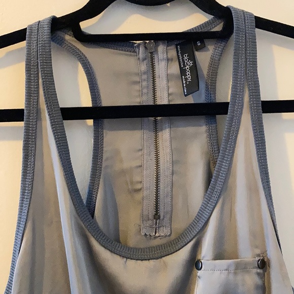 Small sized, grey flowy tank top - Picture 2 of 3
